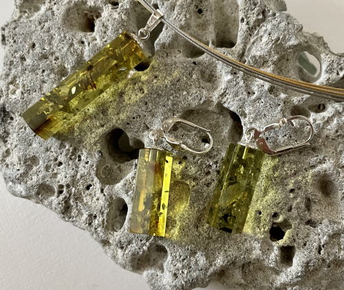 Grüner Bernstein Anhänger + Ohrhänger Set